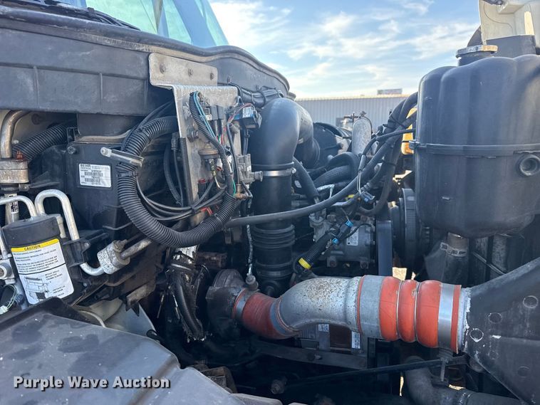 image for item EG1915 2010 International 7500 crane truck