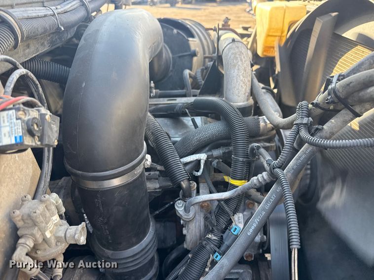 image for item EG1915 2010 International 7500 crane truck