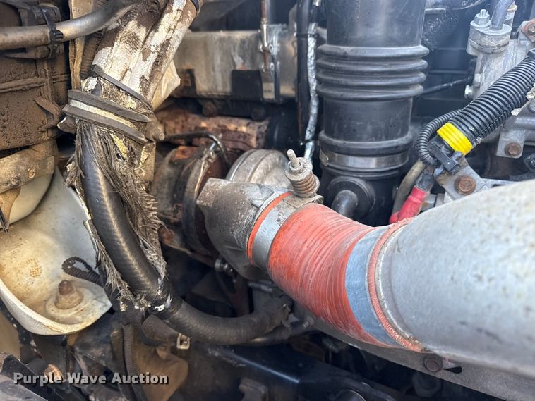 image for item EG1915 2010 International 7500 crane truck