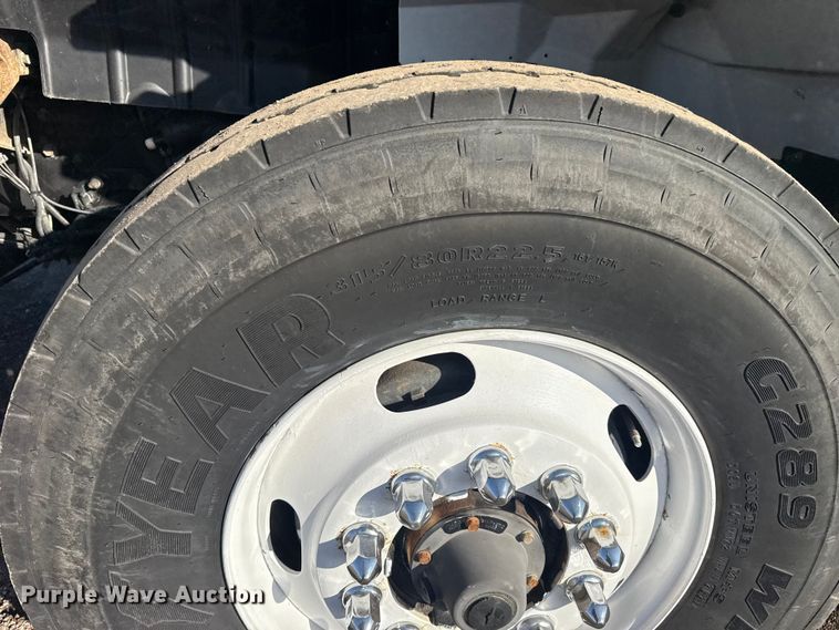 image for item EG1915 2010 International 7500 crane truck