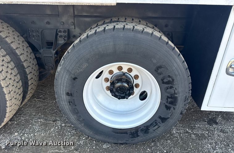 image for item EG1915 2010 International 7500 crane truck