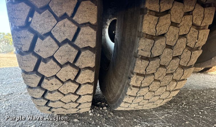 image for item EG1915 2010 International 7500 crane truck