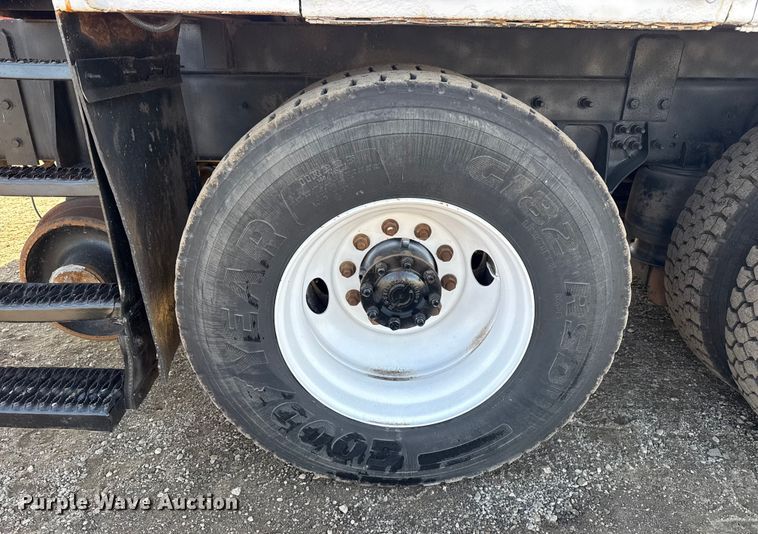 image for item EG1915 2010 International 7500 crane truck