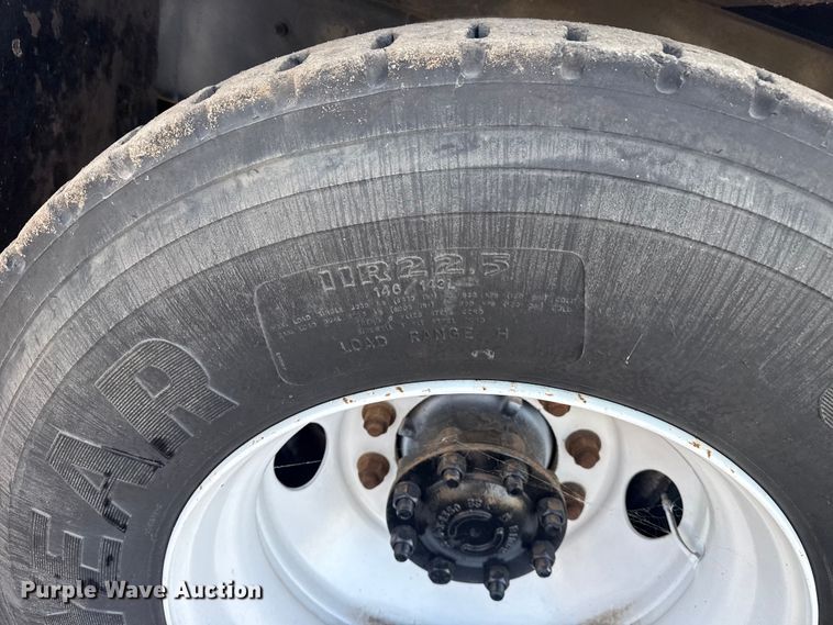 image for item EG1915 2010 International 7500 crane truck