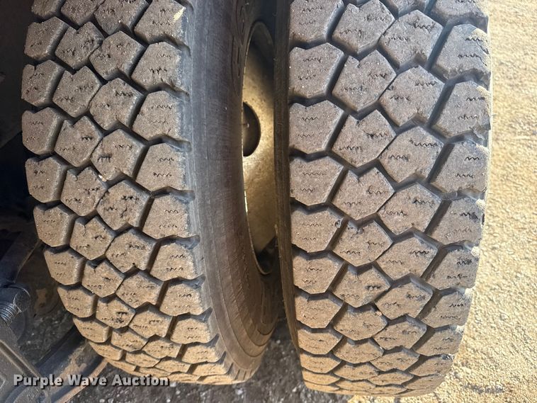 image for item EG1915 2010 International 7500 crane truck