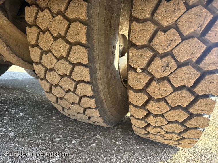 image for item EG1915 2010 International 7500 crane truck