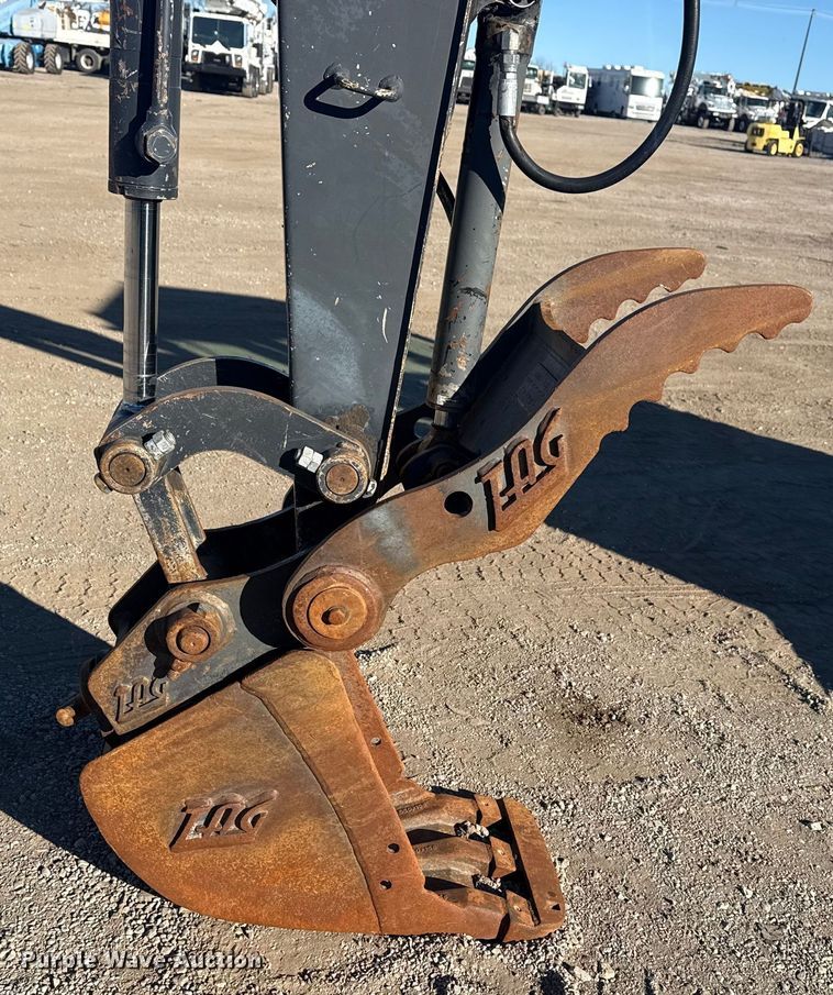 image for item EG1924 2013 John Deere 35G mini excavator