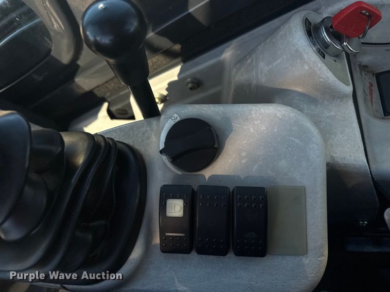 image for item EG1924 2013 John Deere 35G mini excavator