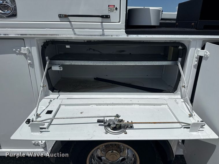 image for item EG6060 2010 Ford F350 Super Duty Ext. Cab utility bed pickup truck