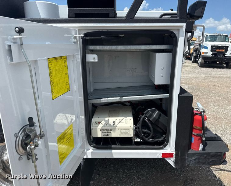 image for item EG6060 2010 Ford F350 Super Duty Ext. Cab utility bed pickup truck