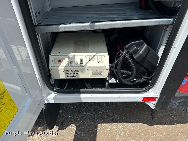 image for item EG6060 2010 Ford F350 Super Duty Ext. Cab utility bed pickup truck