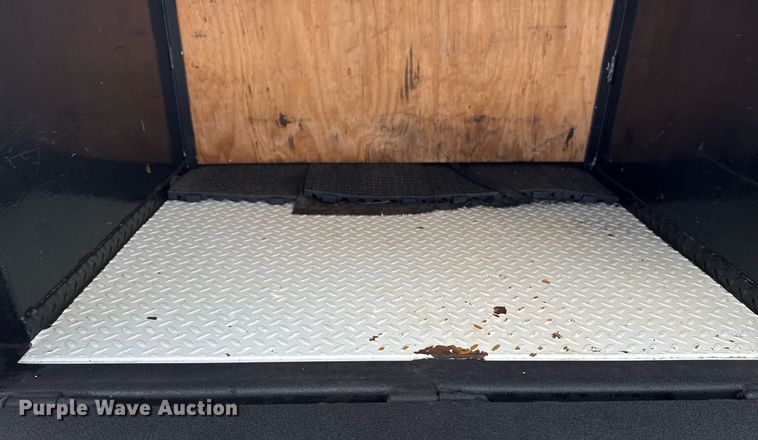 image for item EG6060 2010 Ford F350 Super Duty Ext. Cab utility bed pickup truck