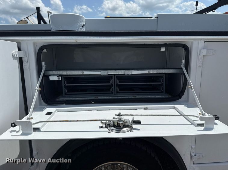 image for item EG6060 2010 Ford F350 Super Duty Ext. Cab utility bed pickup truck