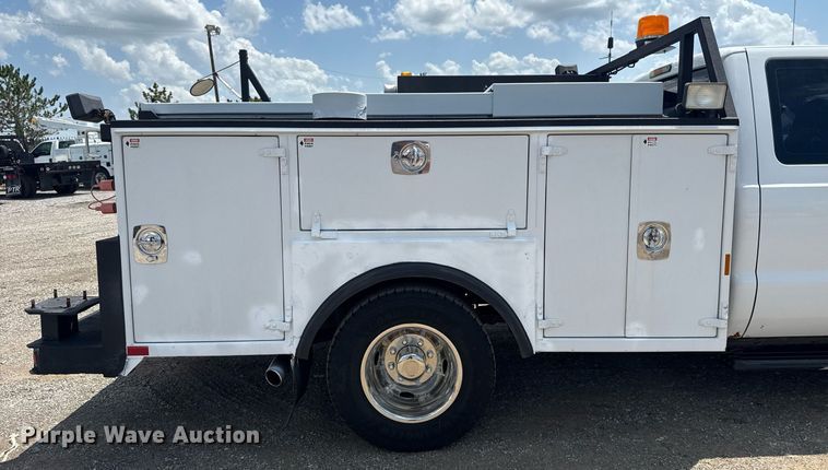 image for item EG6060 2010 Ford F350 Super Duty Ext. Cab utility bed pickup truck