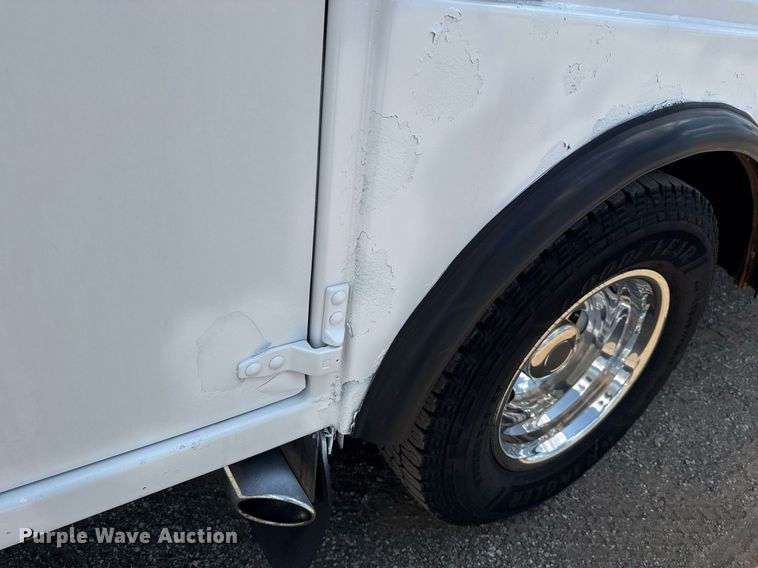 image for item EG6060 2010 Ford F350 Super Duty Ext. Cab utility bed pickup truck