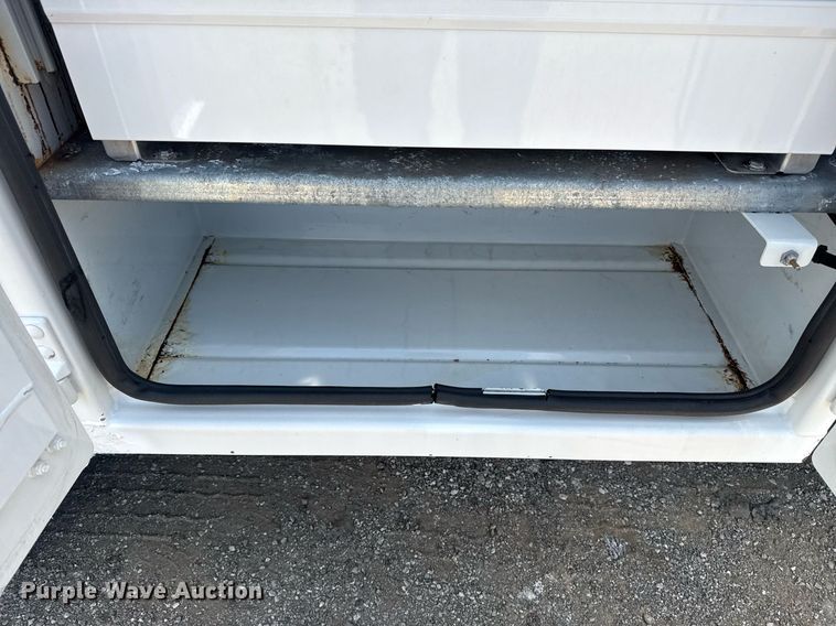 image for item EG6060 2010 Ford F350 Super Duty Ext. Cab utility bed pickup truck