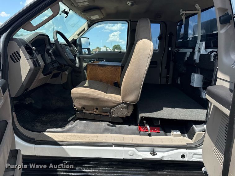 image for item EG6060 2010 Ford F350 Super Duty Ext. Cab utility bed pickup truck