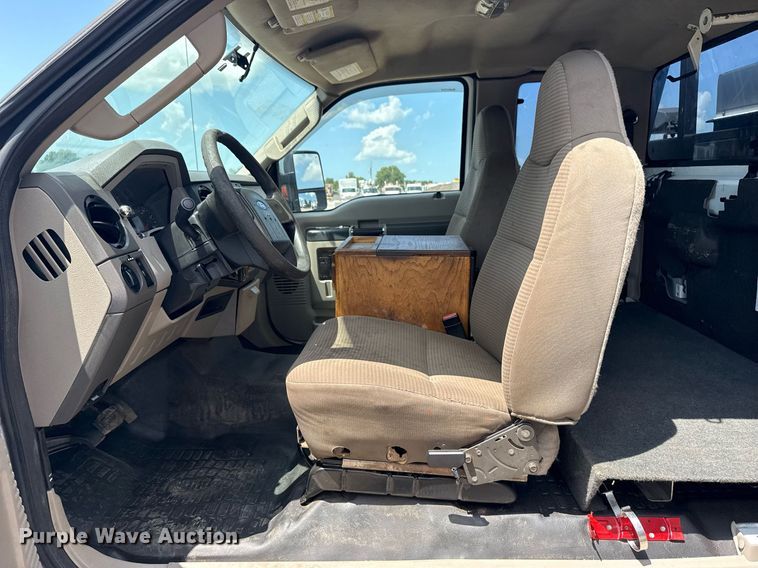 image for item EG6060 2010 Ford F350 Super Duty Ext. Cab utility bed pickup truck