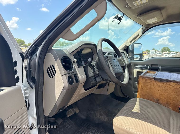 image for item EG6060 2010 Ford F350 Super Duty Ext. Cab utility bed pickup truck