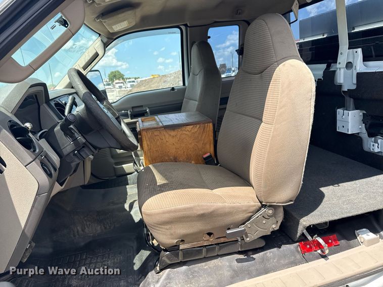 image for item EG6060 2010 Ford F350 Super Duty Ext. Cab utility bed pickup truck