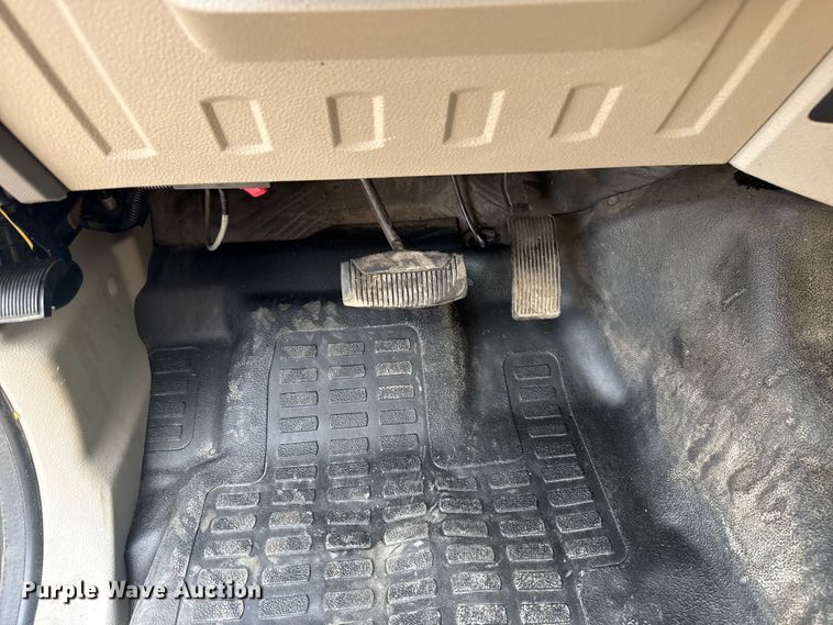 image for item EG6060 2010 Ford F350 Super Duty Ext. Cab utility bed pickup truck