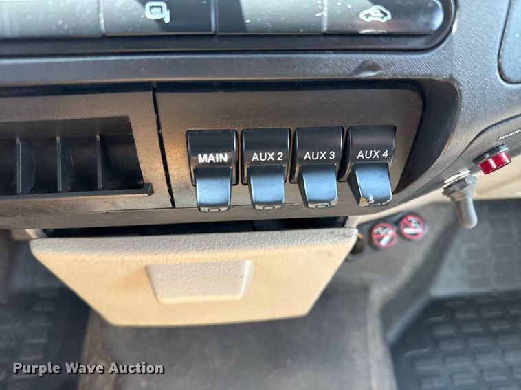 image for item EG6060 2010 Ford F350 Super Duty Ext. Cab utility bed pickup truck