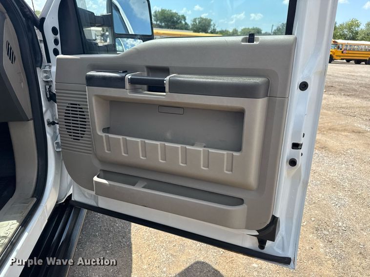 image for item EG6060 2010 Ford F350 Super Duty Ext. Cab utility bed pickup truck