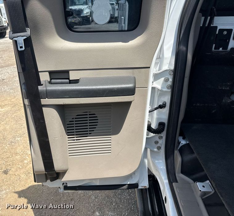 image for item EG6060 2010 Ford F350 Super Duty Ext. Cab utility bed pickup truck