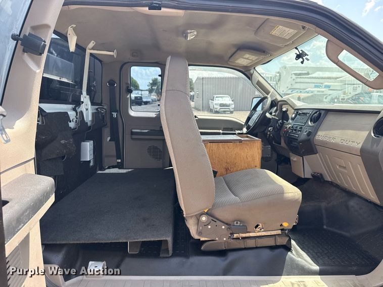 image for item EG6060 2010 Ford F350 Super Duty Ext. Cab utility bed pickup truck