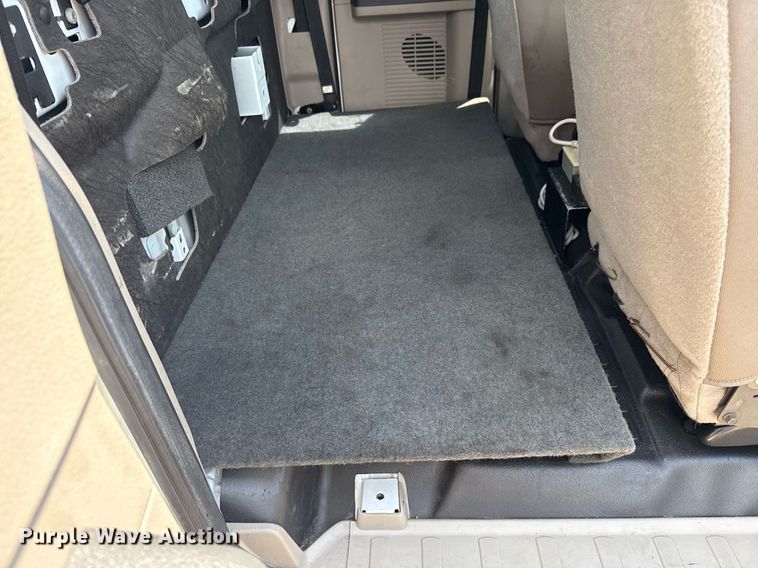 image for item EG6060 2010 Ford F350 Super Duty Ext. Cab utility bed pickup truck