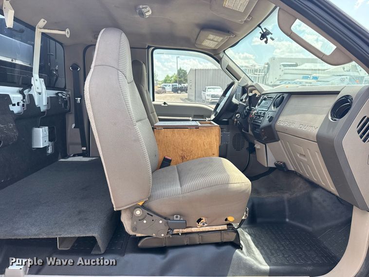 image for item EG6060 2010 Ford F350 Super Duty Ext. Cab utility bed pickup truck