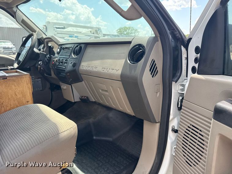 image for item EG6060 2010 Ford F350 Super Duty Ext. Cab utility bed pickup truck