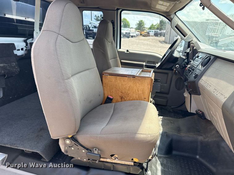 image for item EG6060 2010 Ford F350 Super Duty Ext. Cab utility bed pickup truck