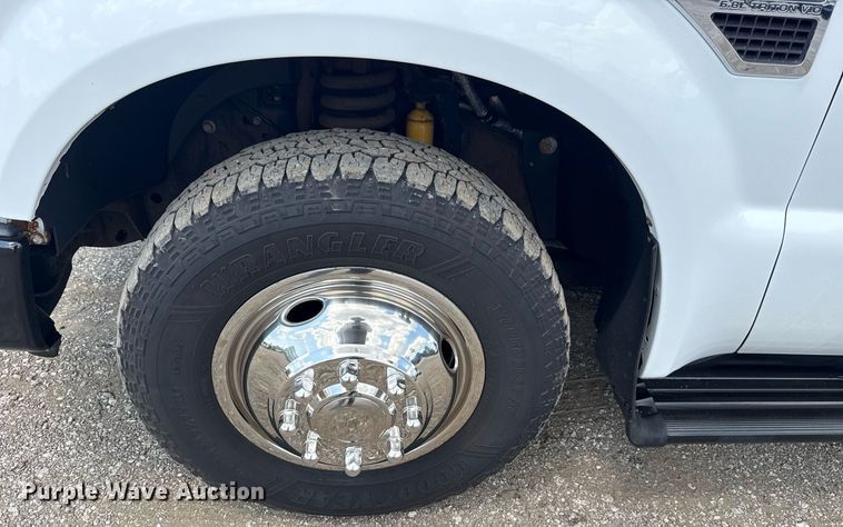 image for item EG6060 2010 Ford F350 Super Duty Ext. Cab utility bed pickup truck