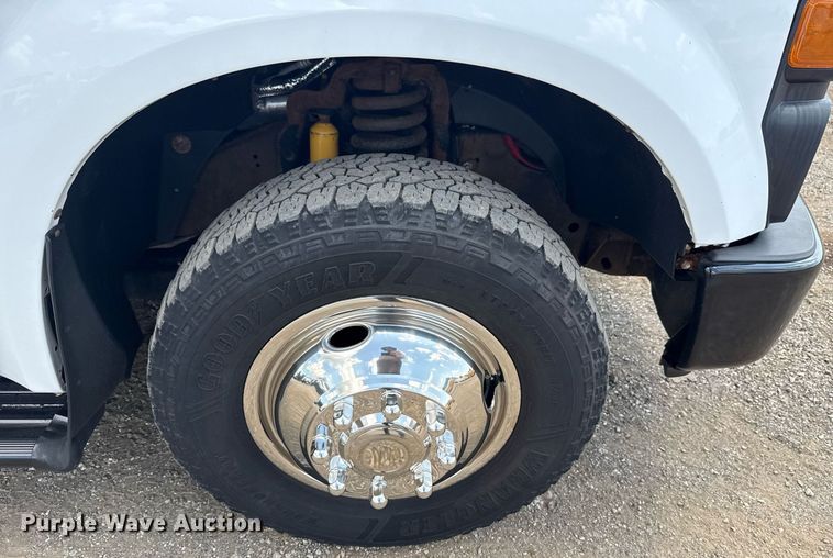 image for item EG6060 2010 Ford F350 Super Duty Ext. Cab utility bed pickup truck