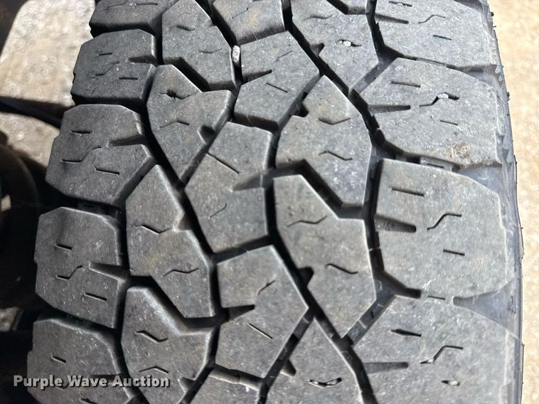 image for item EG6060 2010 Ford F350 Super Duty Ext. Cab utility bed pickup truck