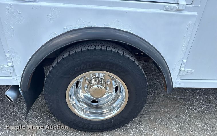 image for item EG6060 2010 Ford F350 Super Duty Ext. Cab utility bed pickup truck