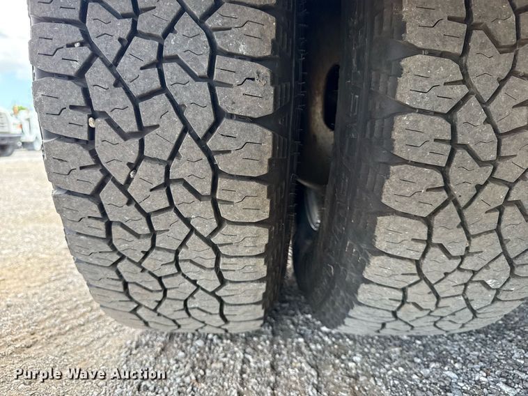 image for item EG6060 2010 Ford F350 Super Duty Ext. Cab utility bed pickup truck