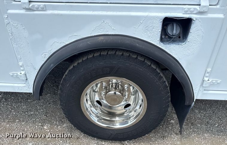 image for item EG6060 2010 Ford F350 Super Duty Ext. Cab utility bed pickup truck