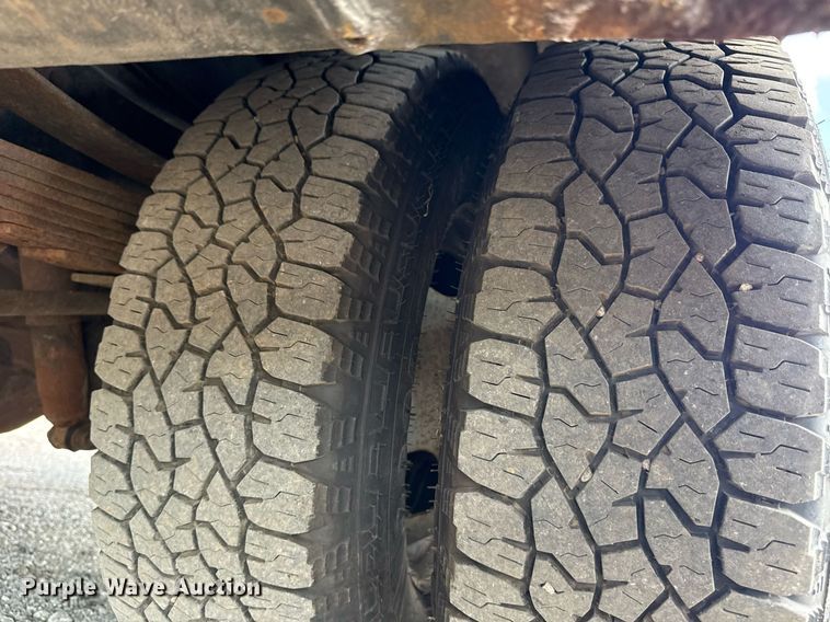 image for item EG6060 2010 Ford F350 Super Duty Ext. Cab utility bed pickup truck