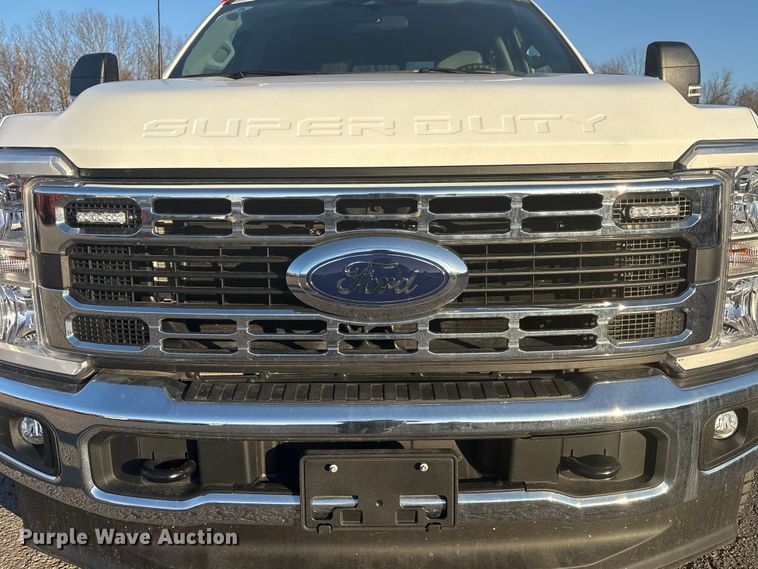 image for item EG8327 2023 Ford F550 XL Crew Cab utility / service truck
