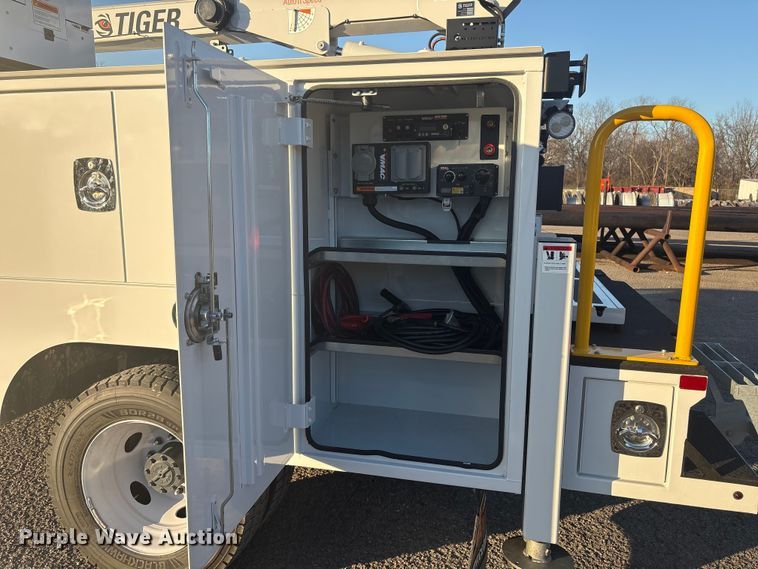 image for item EG8327 2023 Ford F550 XL Crew Cab utility / service truck