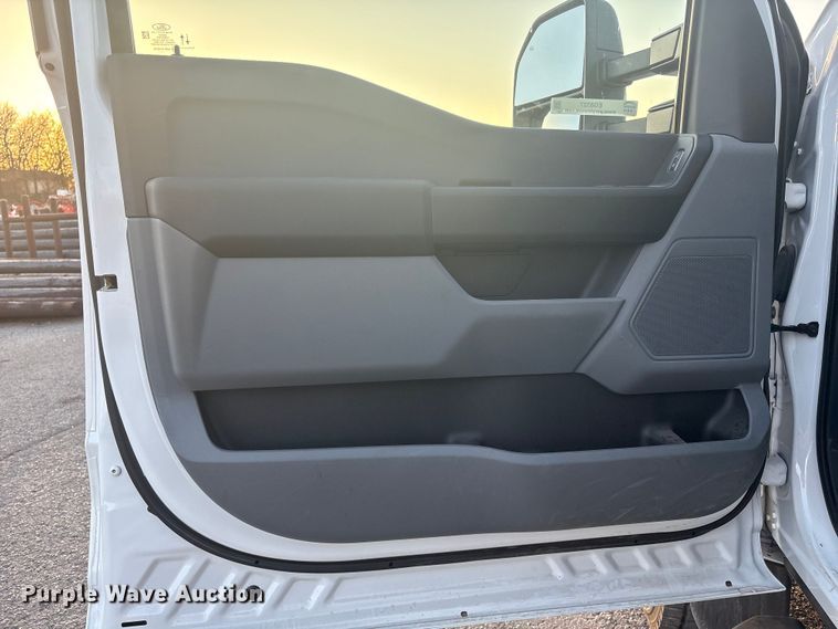 image for item EG8327 2023 Ford F550 XL Crew Cab utility / service truck