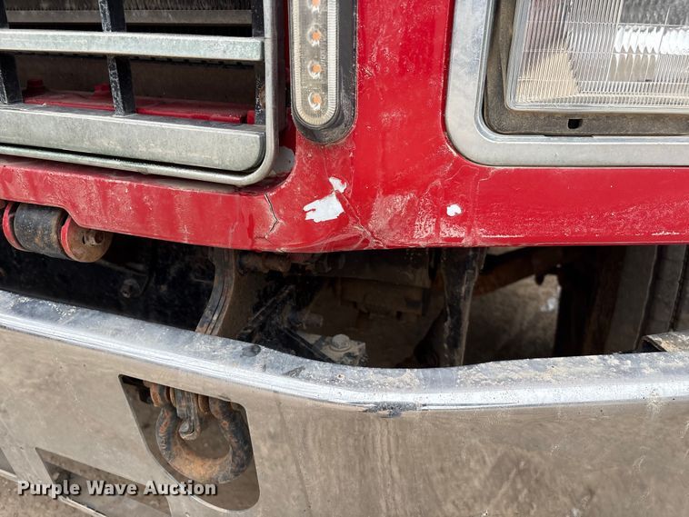 image for item EI5677 2000 Mack CH600 semi truck