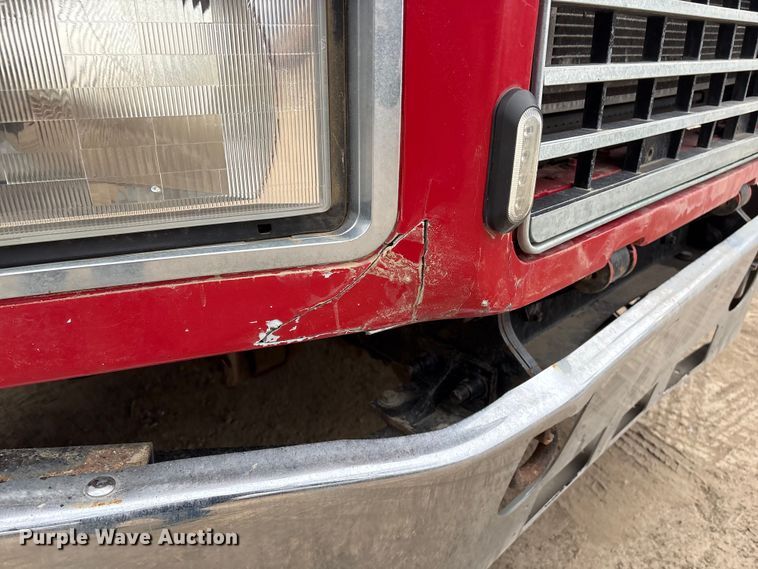 image for item EI5677 2000 Mack CH600 semi truck