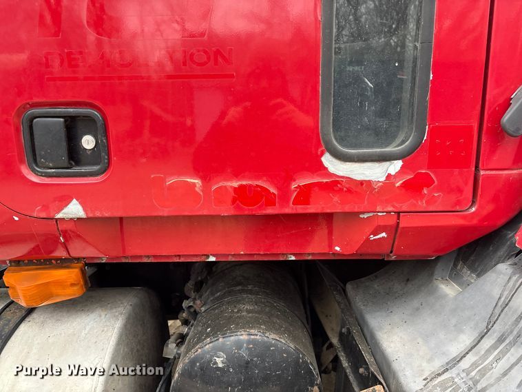 image for item EI5677 2000 Mack CH600 semi truck