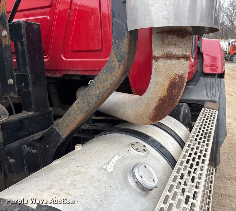 image for item EI5677 2000 Mack CH600 semi truck