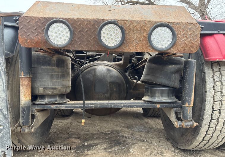 image for item EI5677 2000 Mack CH600 semi truck