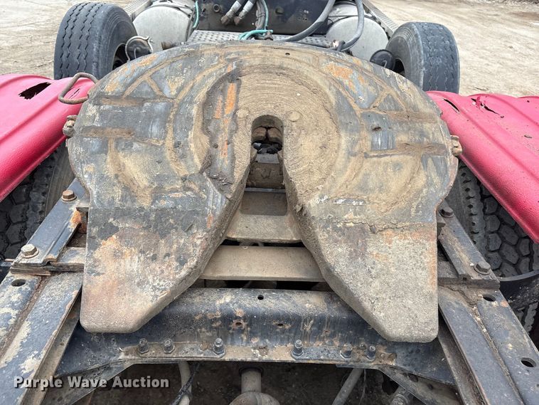 image for item EI5677 2000 Mack CH600 semi truck