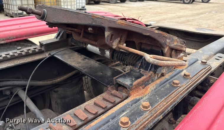 image for item EI5677 2000 Mack CH600 semi truck